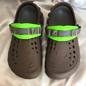 CROCS Unisex Coffee Brown Echo Clogs w/Lime Green Neon Strap